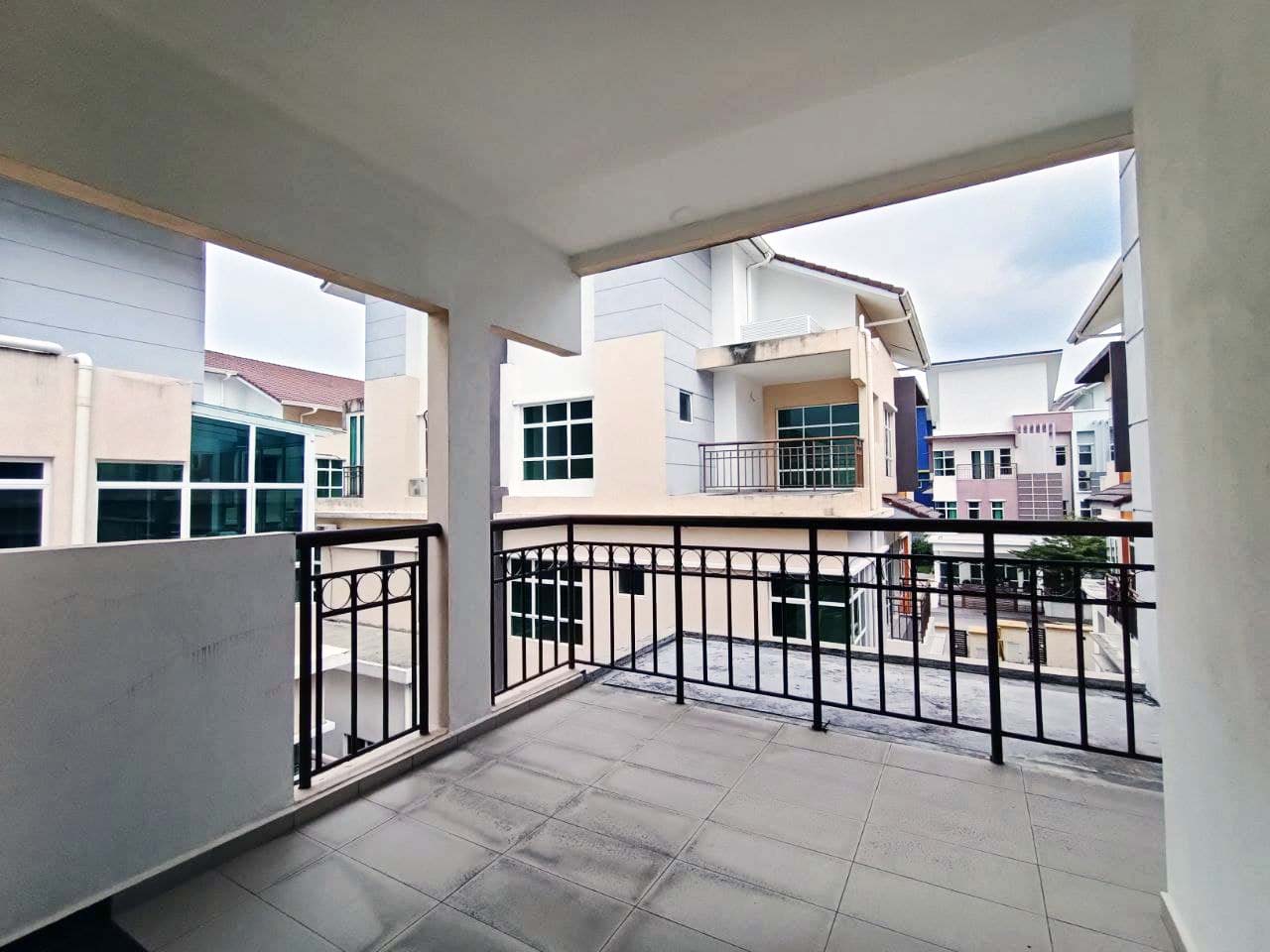 Lake Valley Avenue 4 Bandar Tun Hussein Onn - photo 7