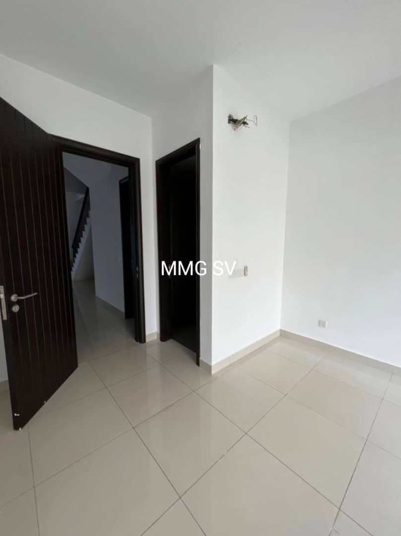 Duta Villa 3 Storey Superlink House 1 point 55 mil - photo 2