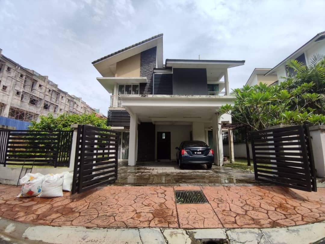 CORNER LOT Anjung Me ...