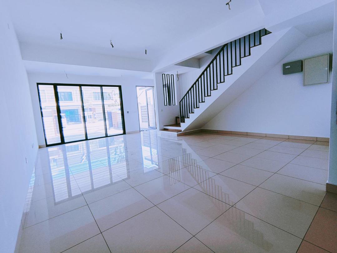 DOUBLE STOREY TERRACE HOUSE, ELMINA GREEN 1 - photo 3