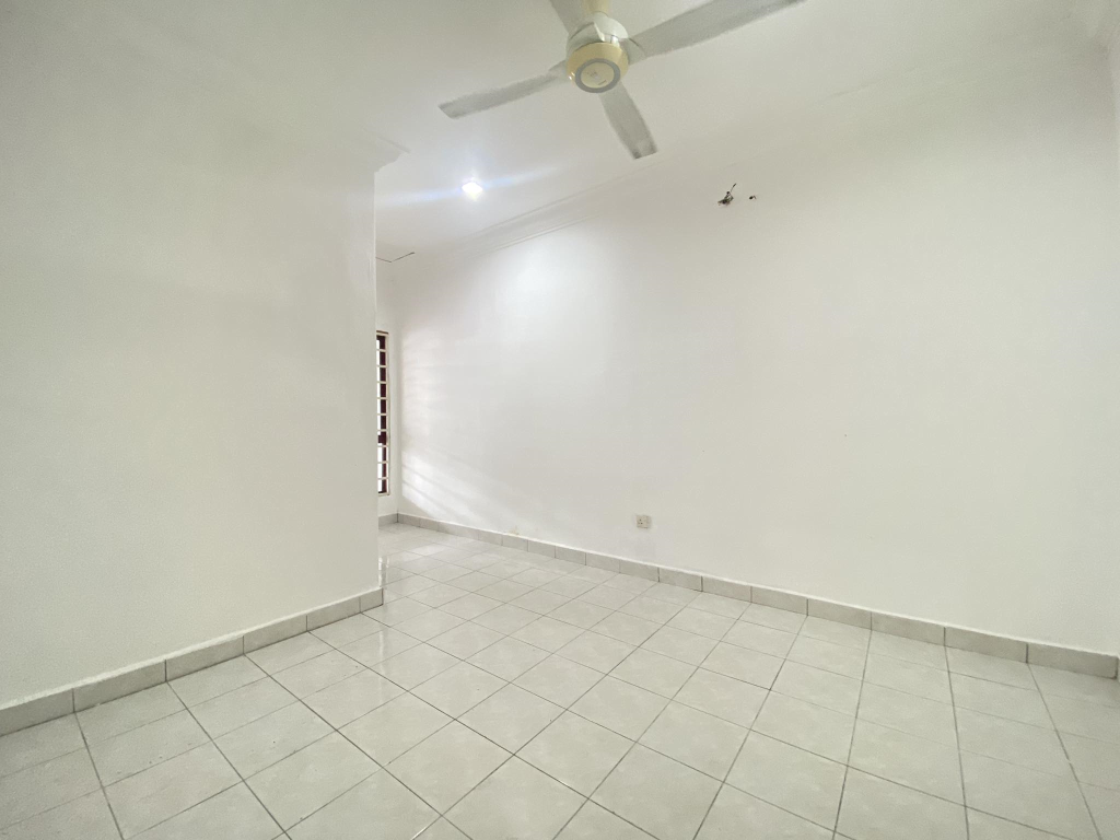 House D Kayangan House Sek13 Shah Alam by Emily - photo 3