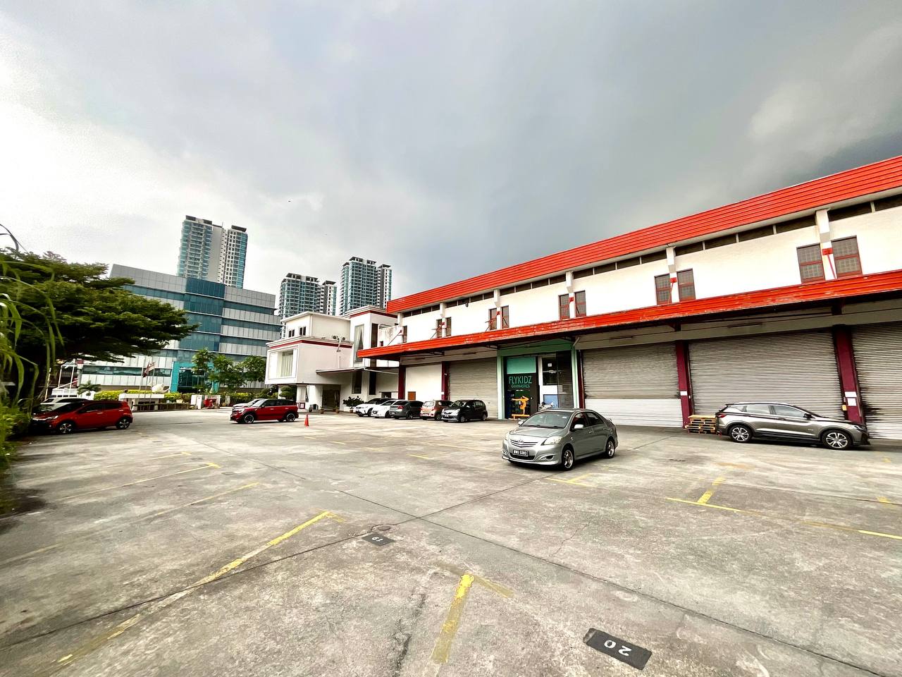 Warehouse at Petaling Jaya Seksyen 13 - photo 2