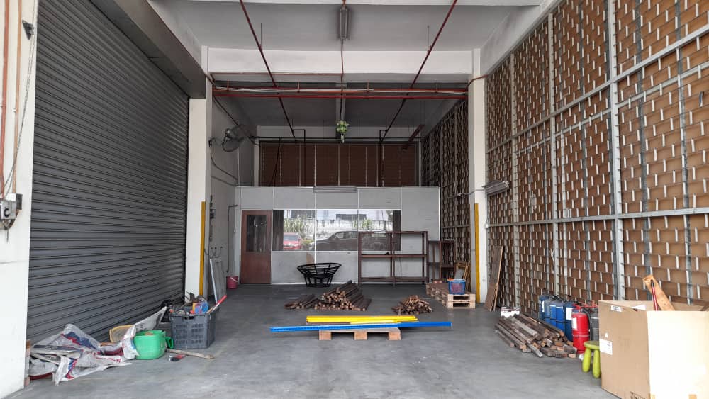 Warehouse at Petaling Jaya Seksyen 13 By Yeevy - photo 3
