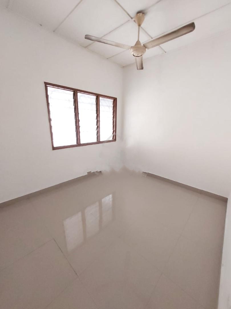 2sty house Taman Kinrara 2 4BR3B Puchong by JB - photo 2