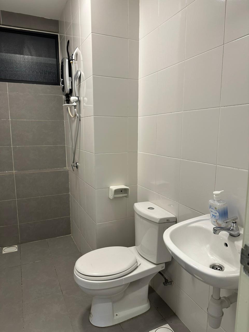 Armanna w kitchen cabinet for rent - photo 6