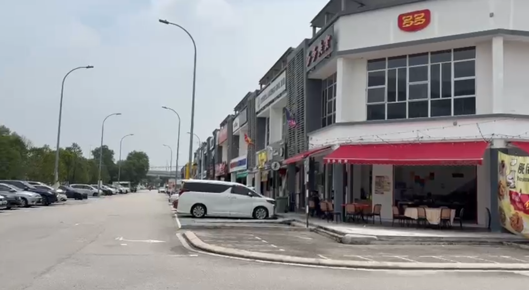 Corner Shoplot at  Bandar Bukit Raja for rent - photo 3