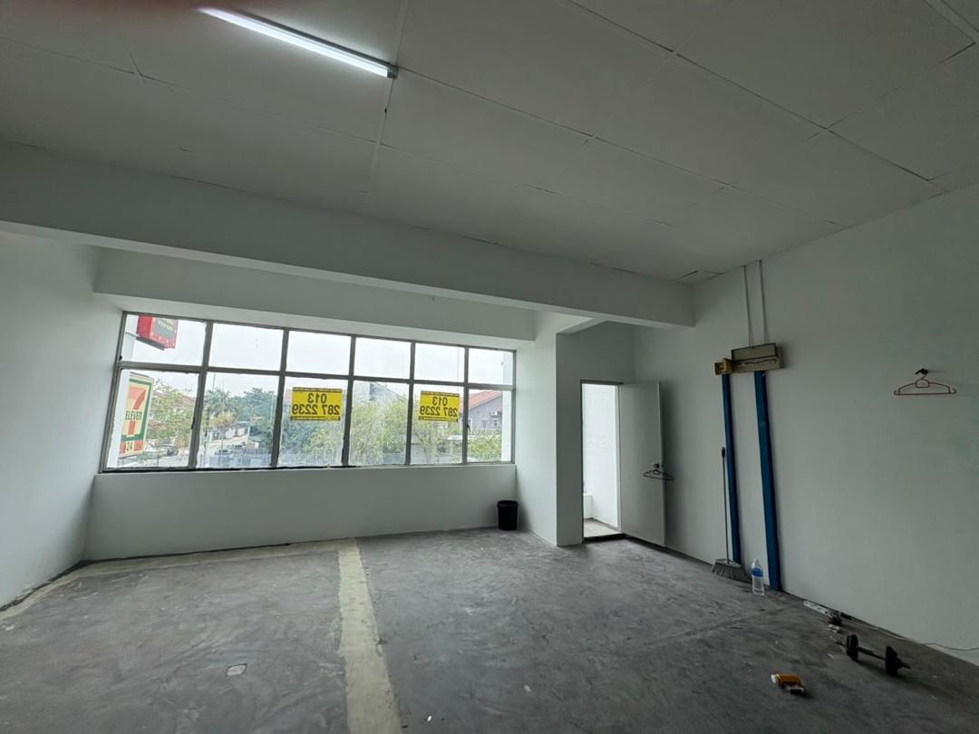 First floor Shoplot at Bandar Botanik for rent - photo 3