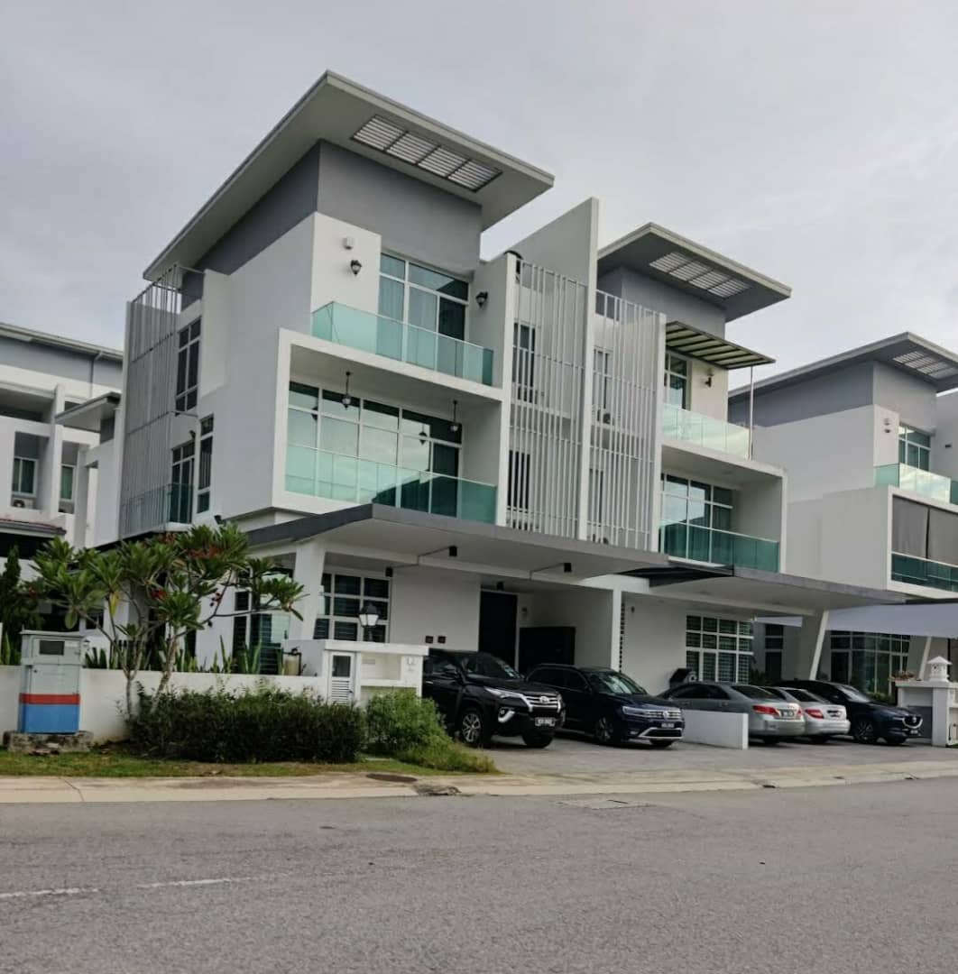 Clover Garden Residence - photo 2