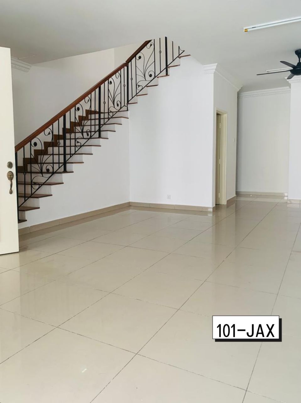 Anjung Sari Setia Alam Triple Storey House - photo 2
