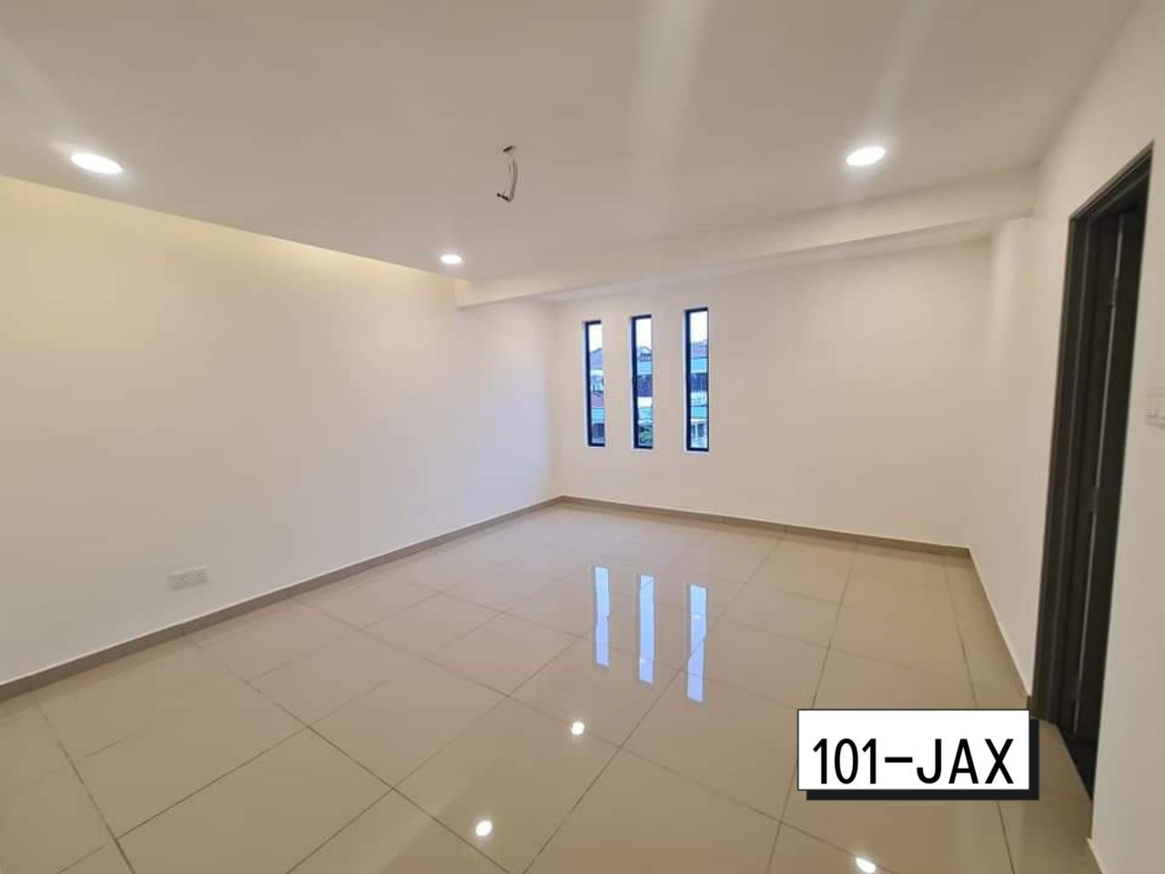 Taman Desawan Klang Double Storey Endlot House - photo 5