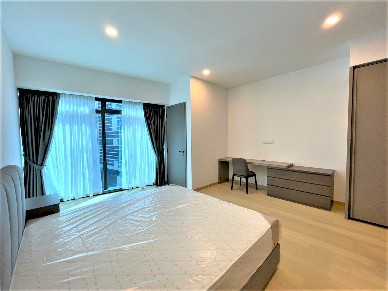 EATON RESIDENCES 1B ...