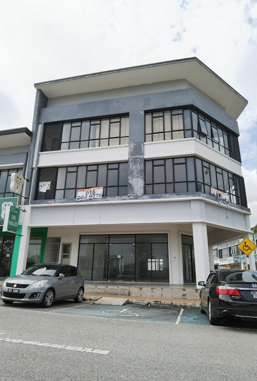 Corner Lot Bandar Se ...