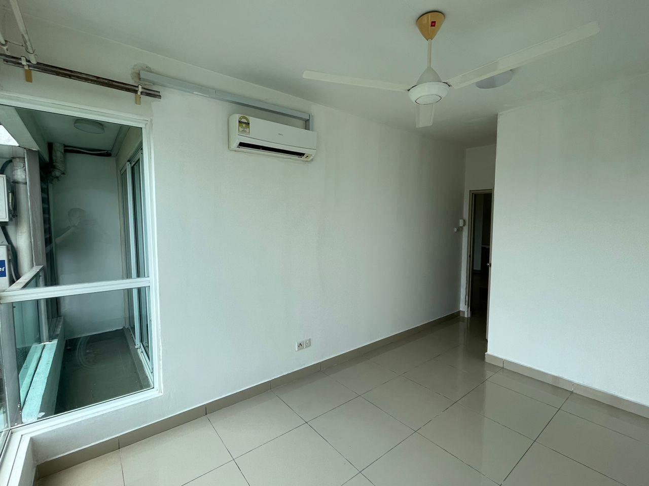 Pacific Place, Block H, 2R1B, PF, by JHo - photo 8