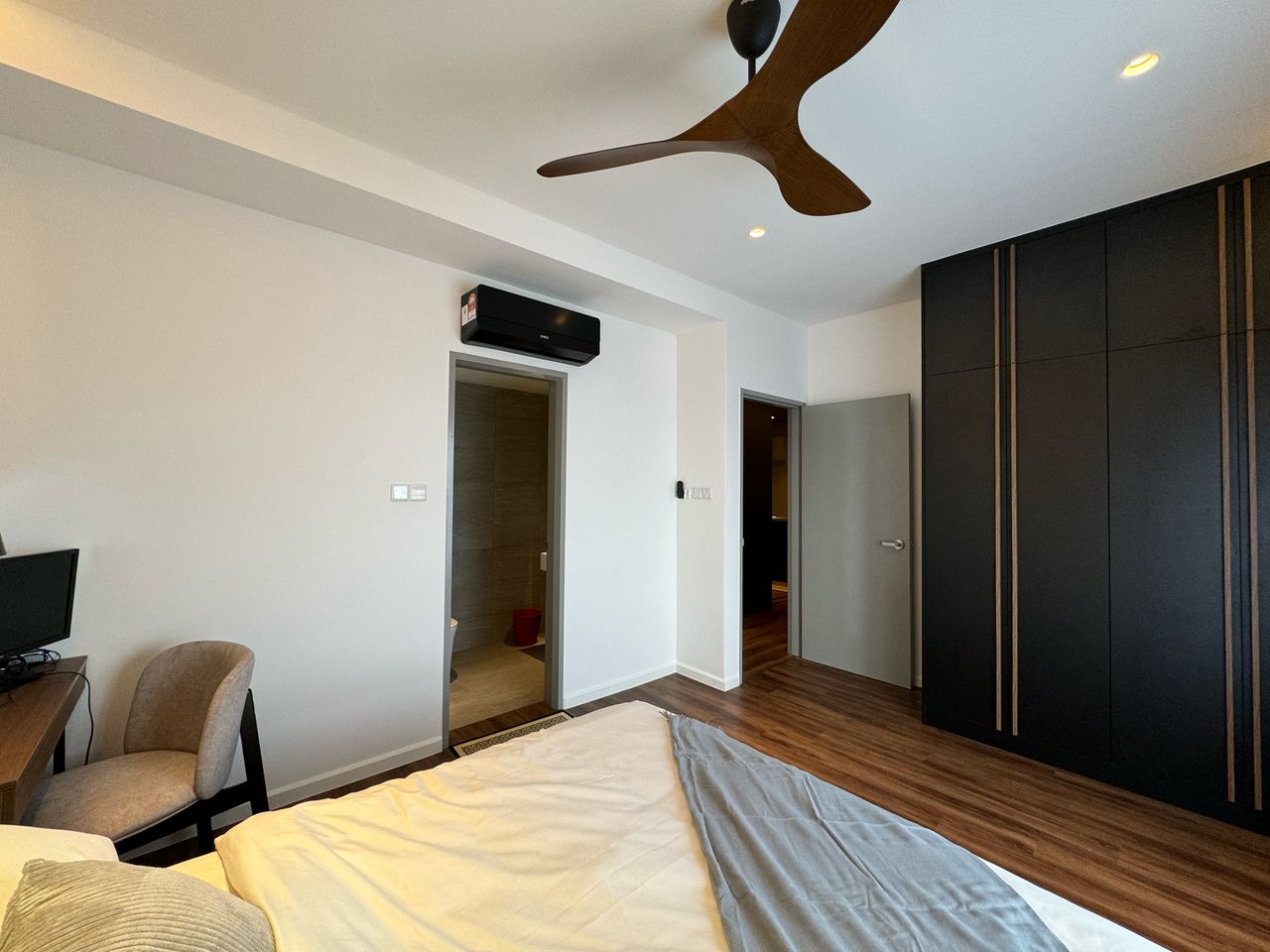 Mahogany, KD, 3R2B, Fully Furnished, by JHo - photo 8