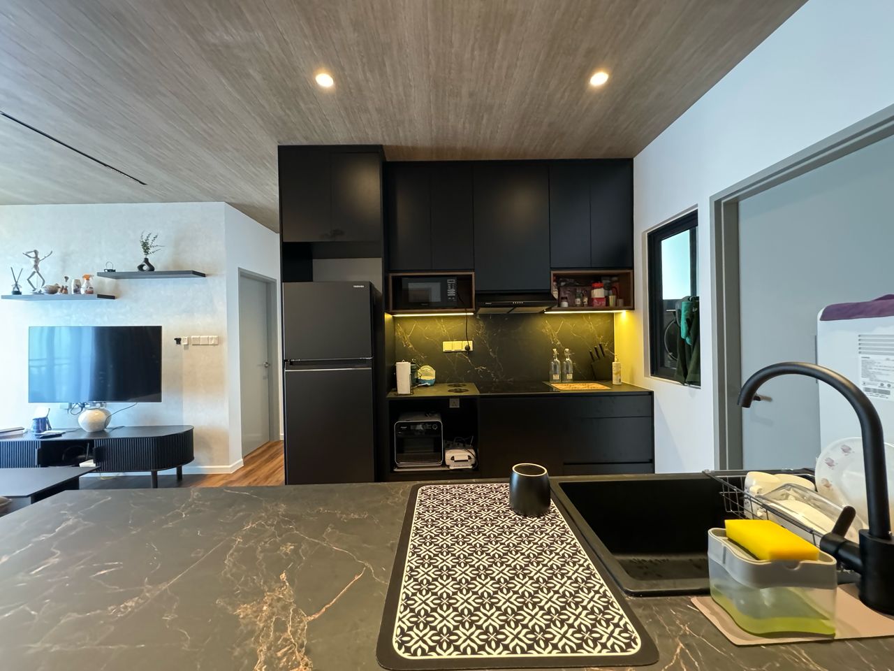 Mahogany, KD, 3R2B, Fully Furnished, by JHo - photo 11