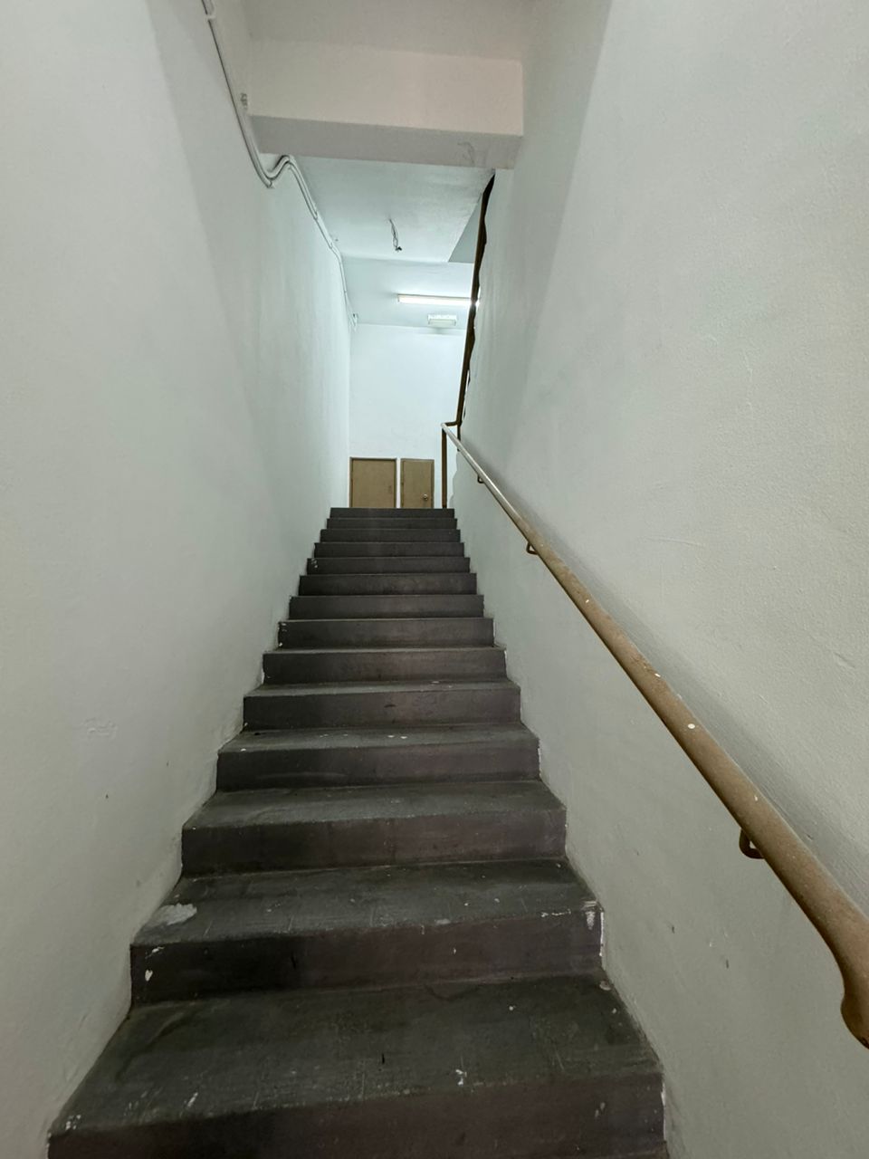 The Strand Kd, 2,5 floor shop, Facing Main Road - photo 5