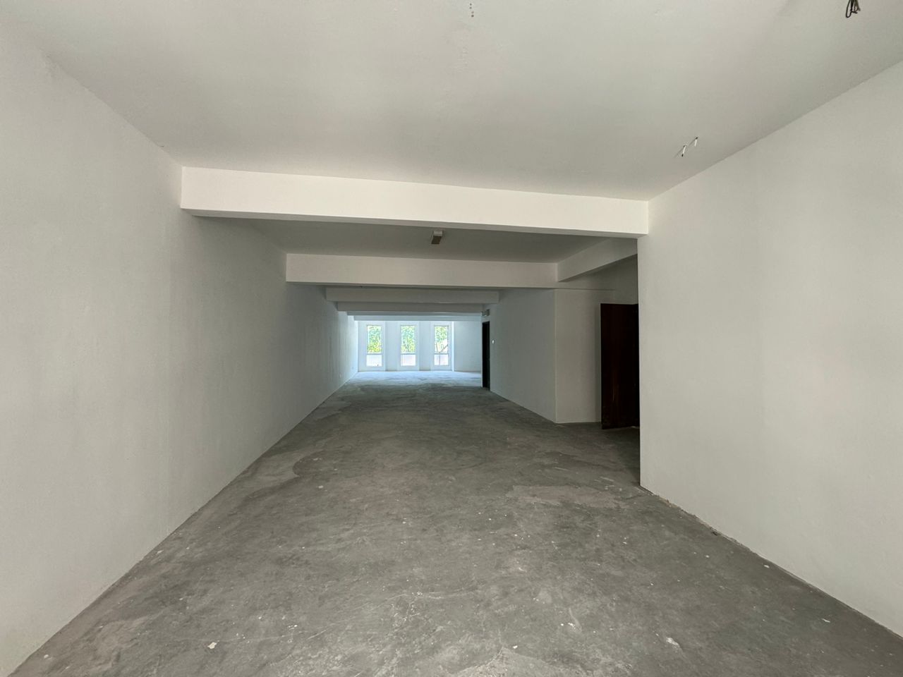 The Strand Kd, 2,5 floor shop, Facing Main Road - photo 9