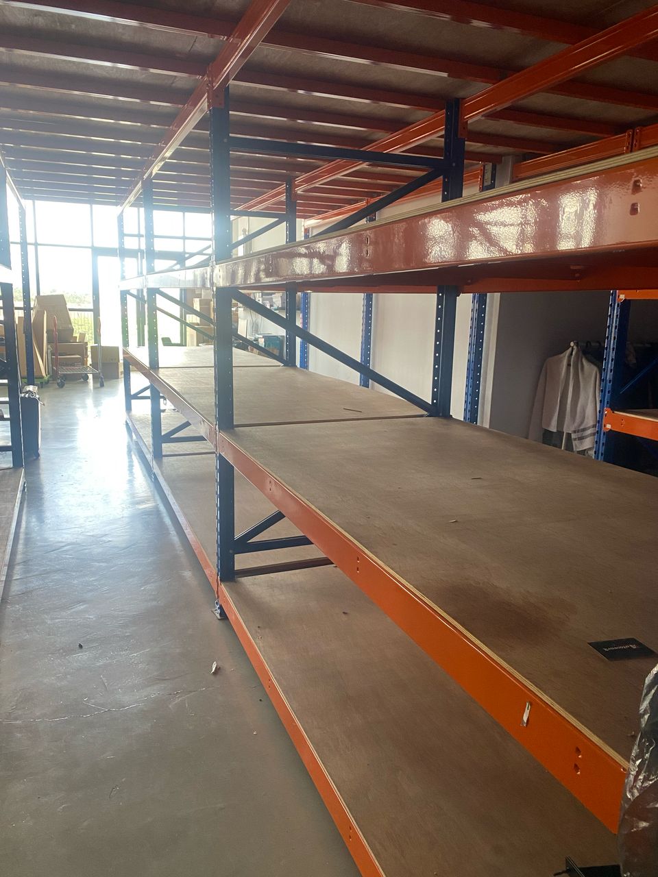 Kota Damansara, Emporis Shop Office, Loading Lift - photo 4