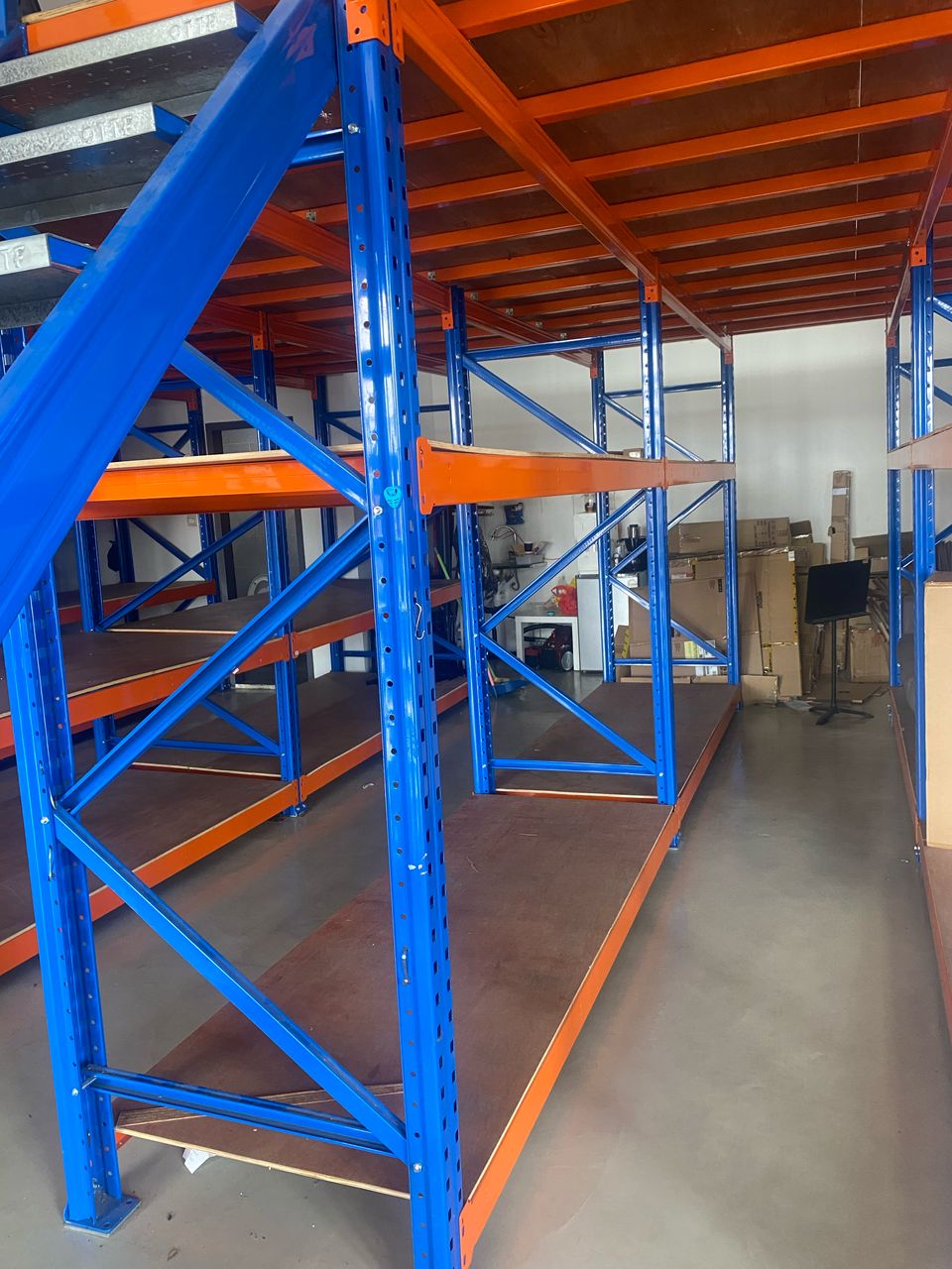 Kota Damansara, Emporis Shop Office, Loading Lift - photo 5