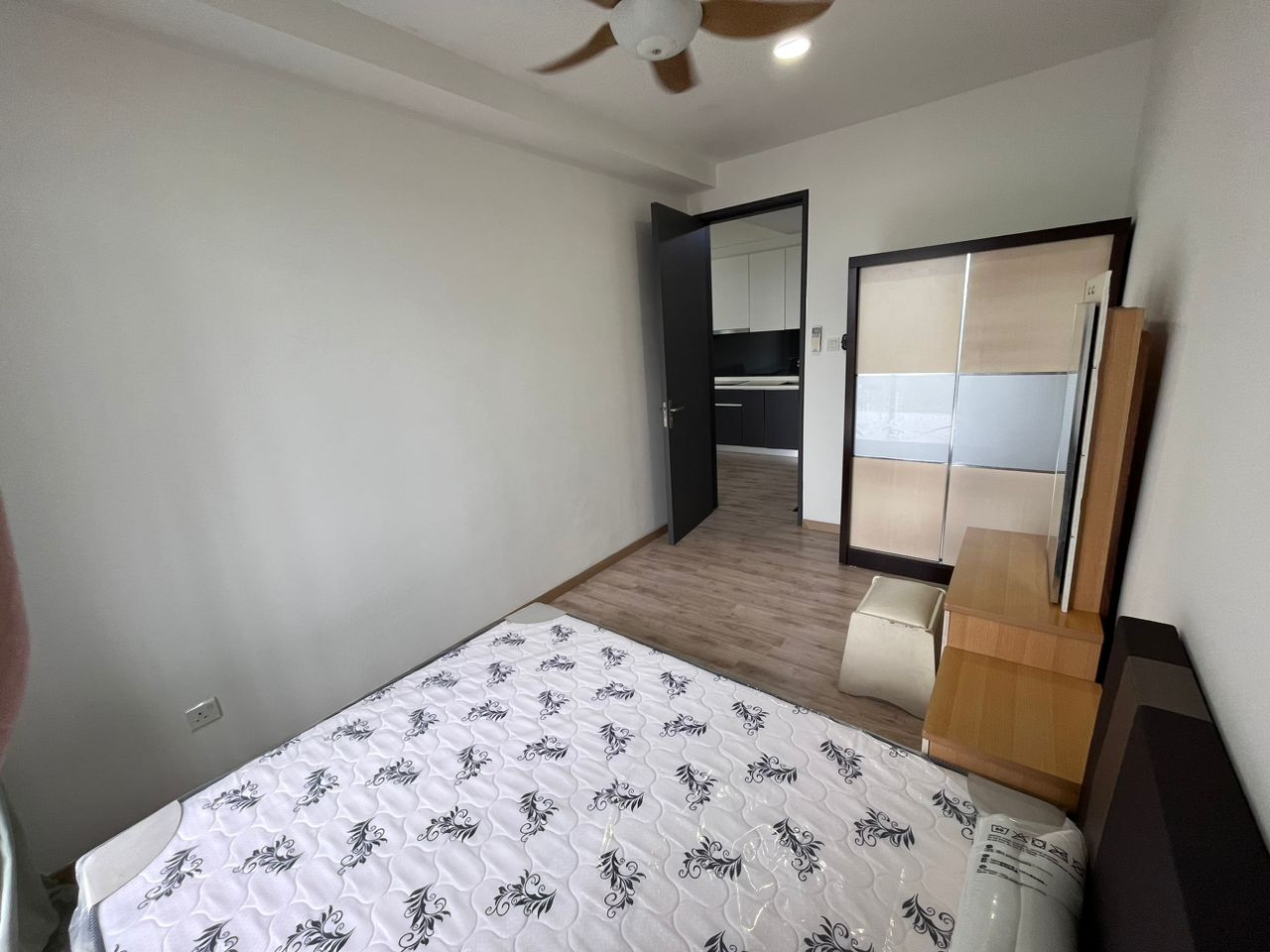 Emporis, Kota Damansara, FF, 1R1B - photo 10