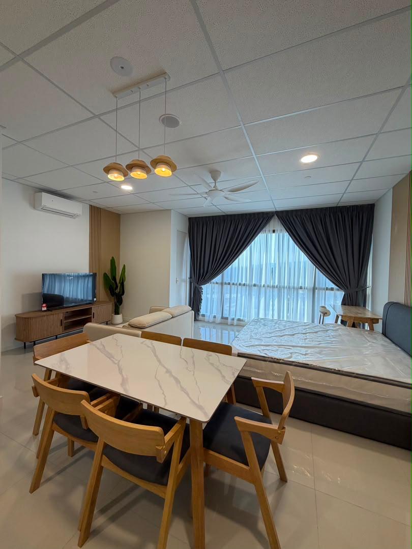 Edelweiss Tropicana Garden Blok E Furnished Studio - photo 2