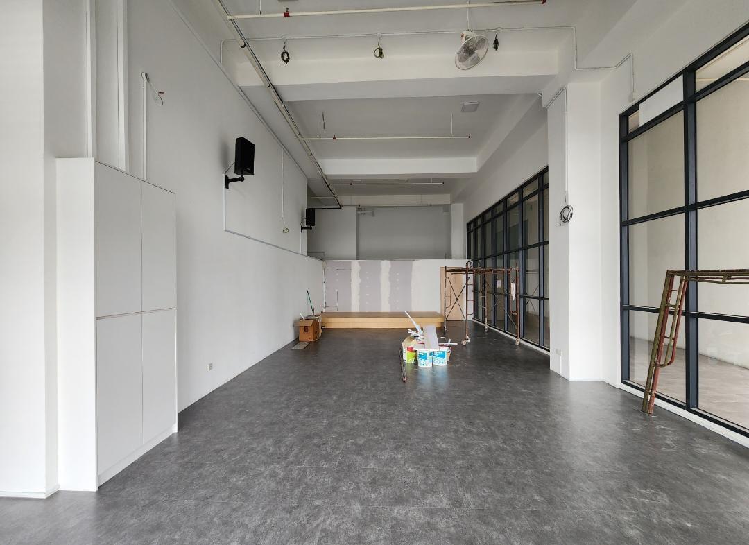 KD Emporis Retail Office, Partly Furnished with Ac - photo 5