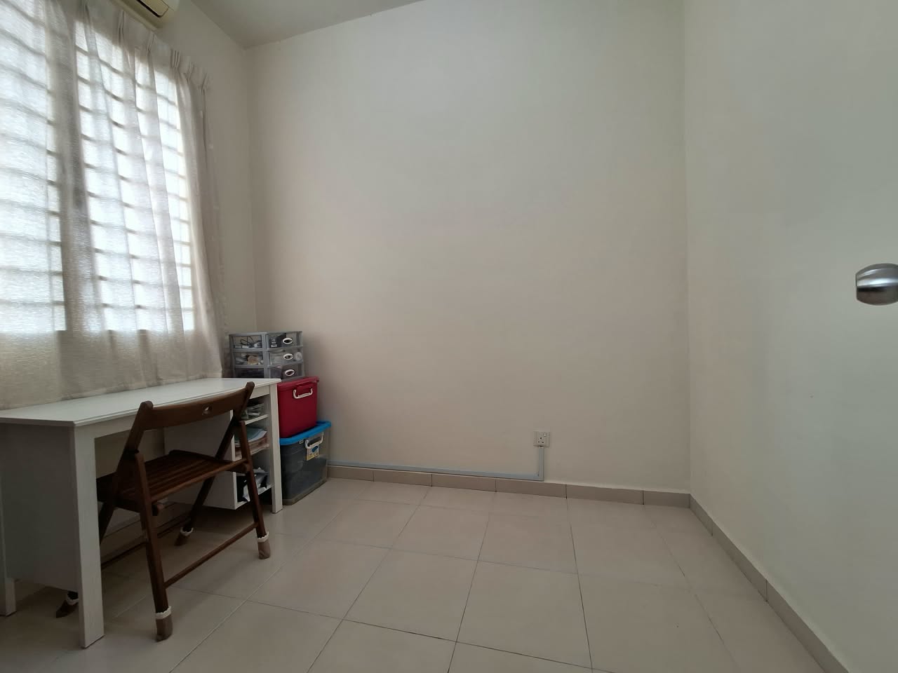 KD Suria Apartment, Partly Furnished for Rent - photo 4