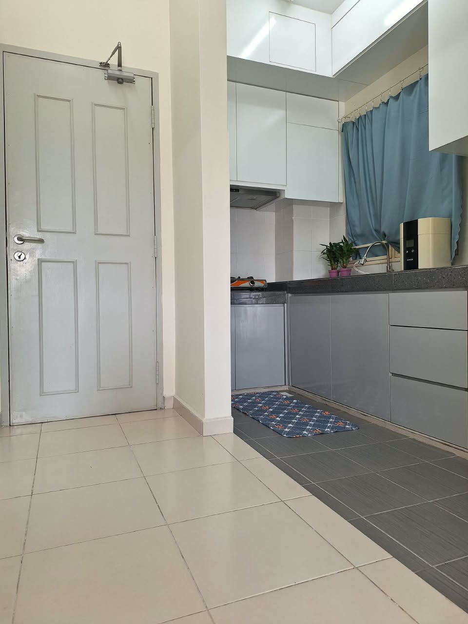 KD Suria Apartment, Partly Furnished for Rent - photo 5