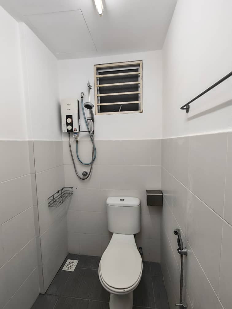KD Suria Apartment, Partly Furnished for Rent - photo 8