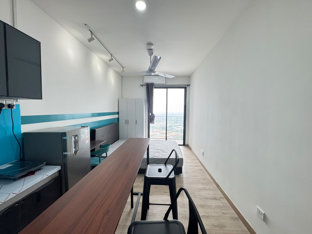 Emporis, KD, Dual Key, Fully Furnished Studio - photo 2