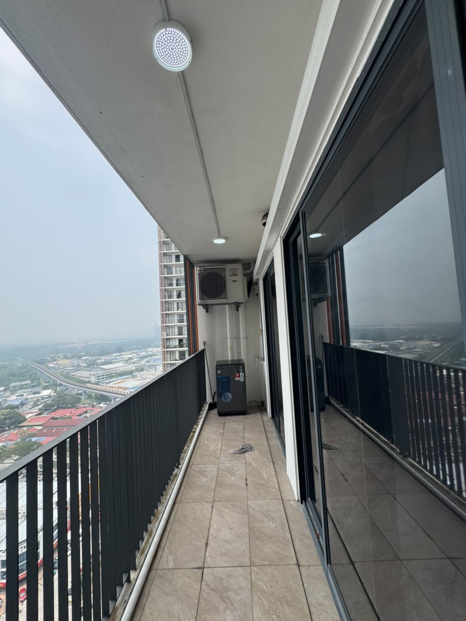 Emporis, KD, Dual Key, Fully Furnished 2R1B - photo 5