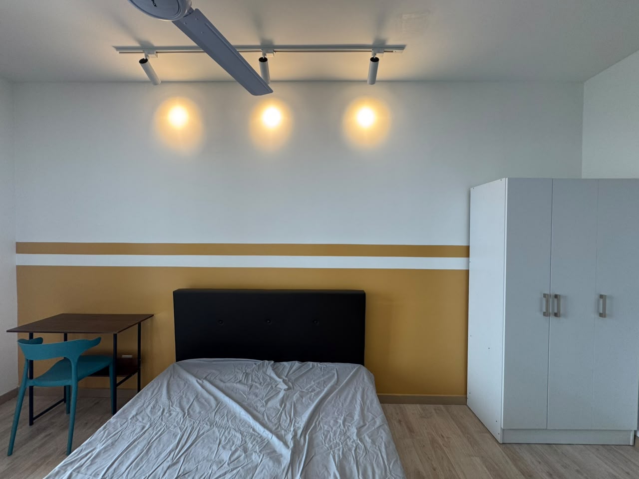 Emporis, KD, Dual Key, Fully Furnished 2R1B - photo 10