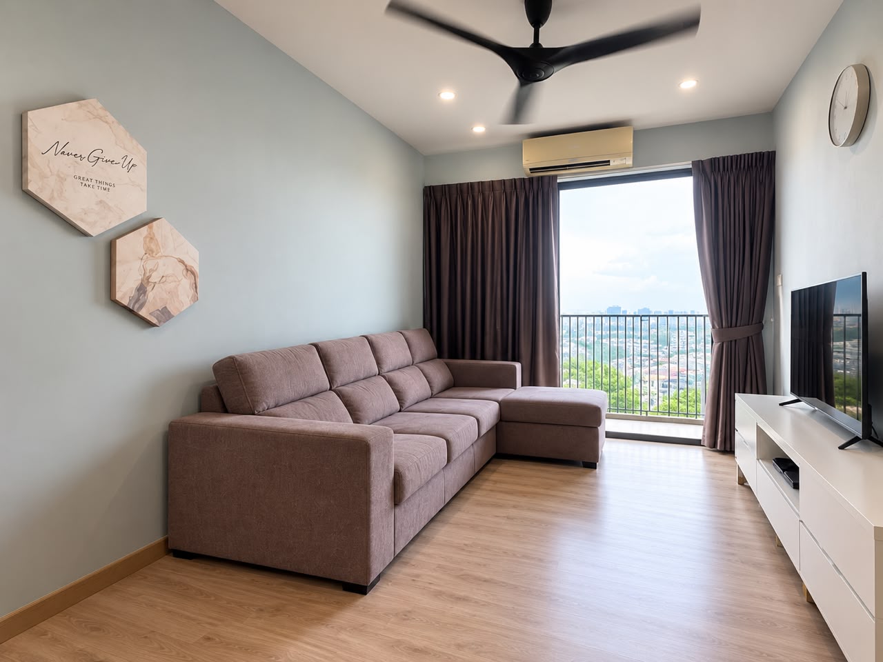 Emporis, KD, Fully Furnished, 3 Rooms - photo 2