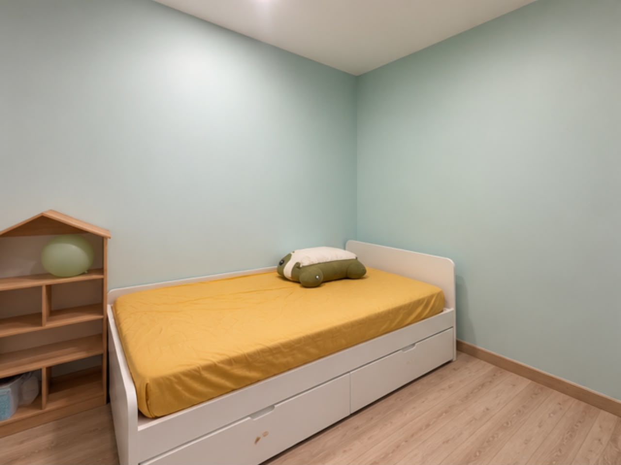 Emporis, KD, Fully Furnished, 3 Rooms - photo 3