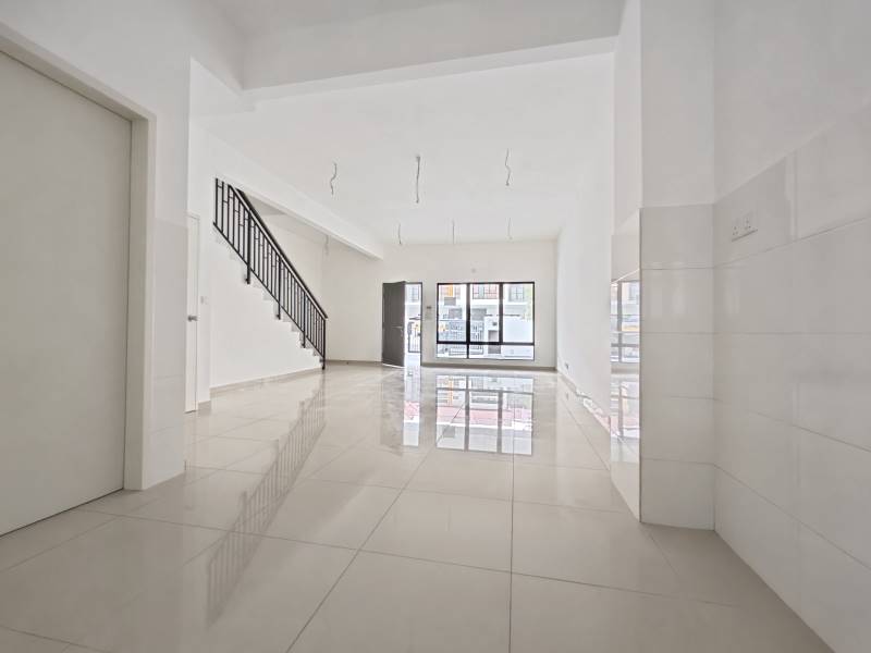 Setia Alam 2sty Terrance 20x70 - photo 3
