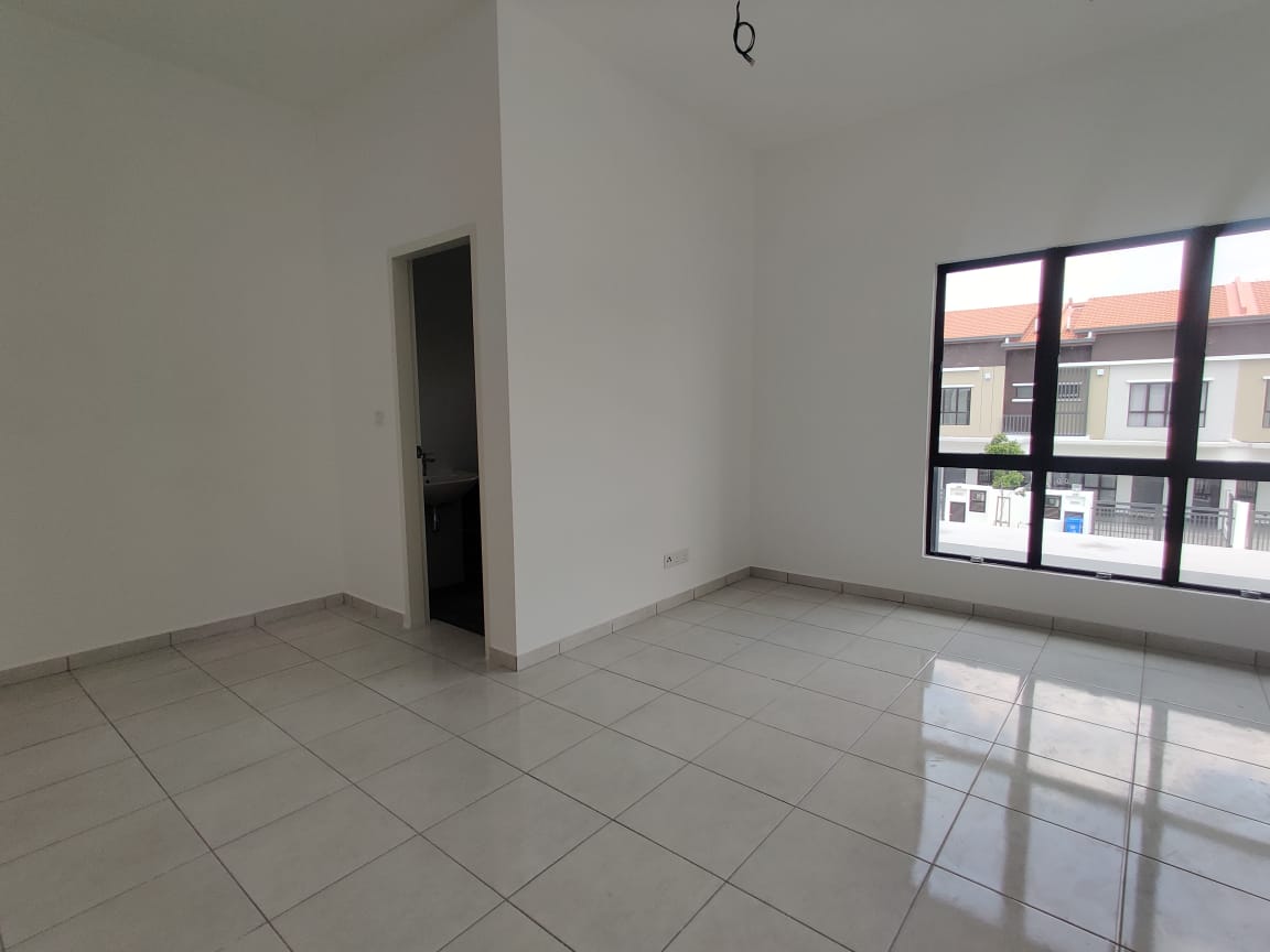 Setia Utama , 2 sty Terrace House For Sale - photo 9