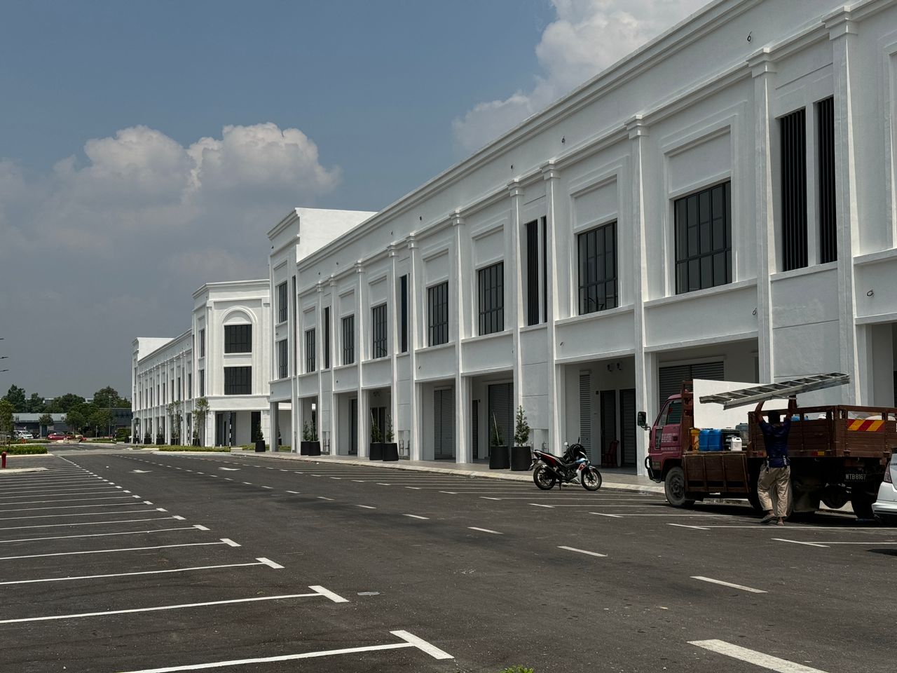 Eco Grandeur Utopia 3sty Corner Shop 25K - photo 2
