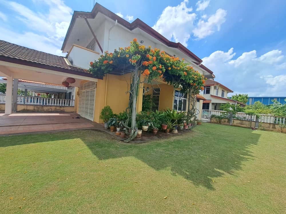 Corner 2 Storey Terrace Taman Iping Batu Maung - photo 2