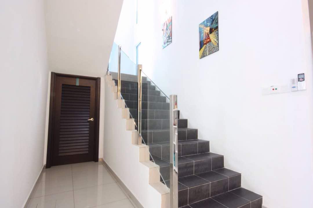 Bungalow Jalan Cantonment - photo 2
