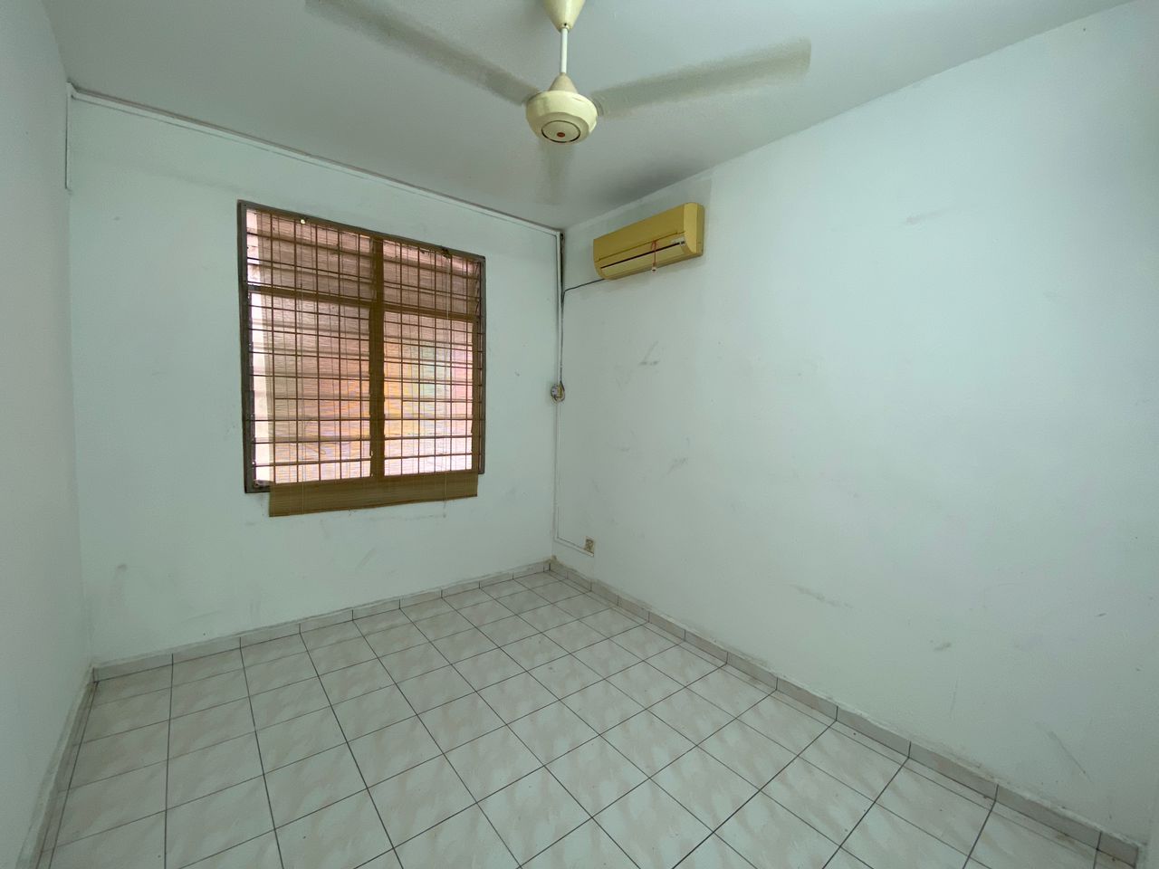 Solok Bukit Jambul 2 Storey Semi D - photo 3