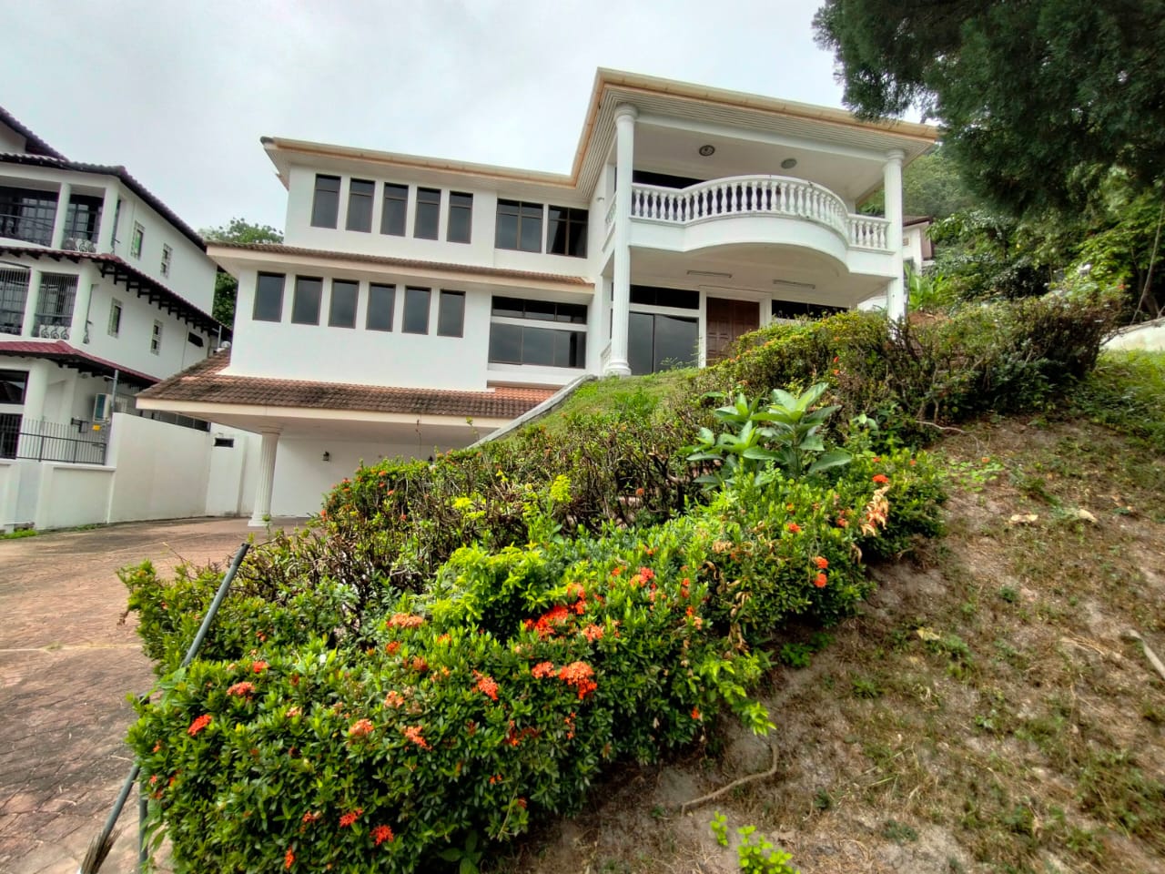 Lebuh Bukit Jambul, 3 Storey Bungalow - photo 2