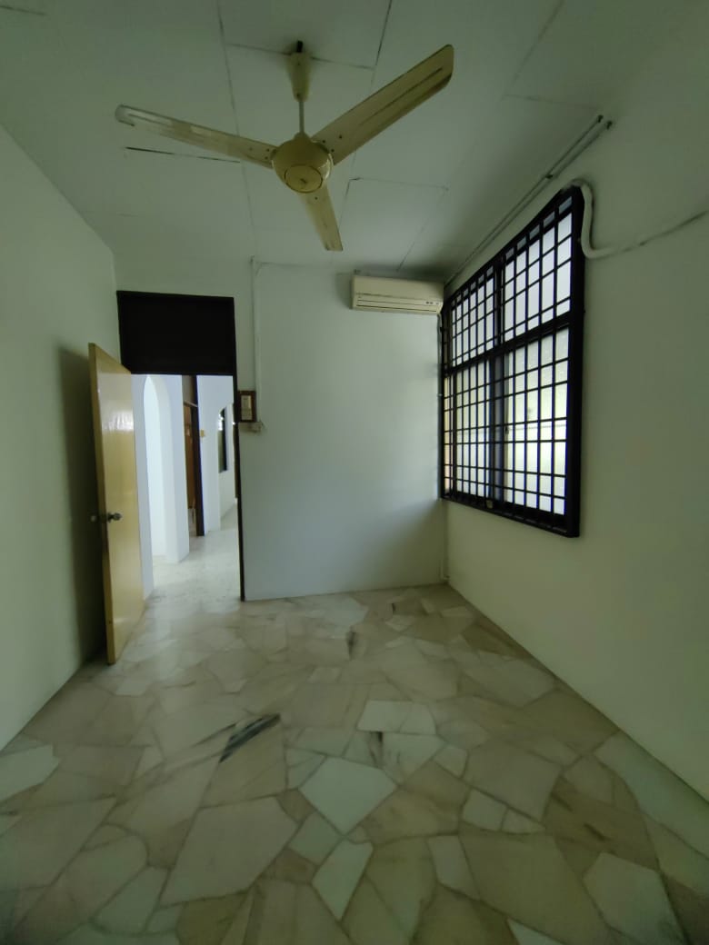 Taman Sri Indah, Single Storey Terrace, Corner - photo 3