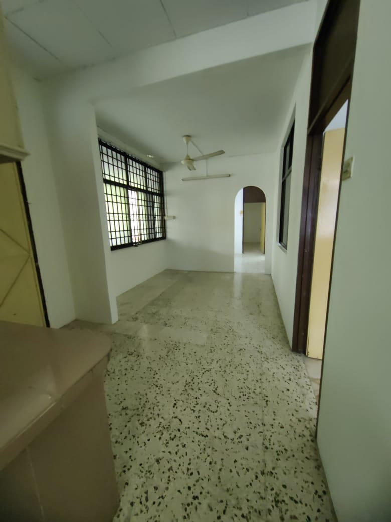 Taman Sri Indah, Single Storey Terrace, Corner - photo 10