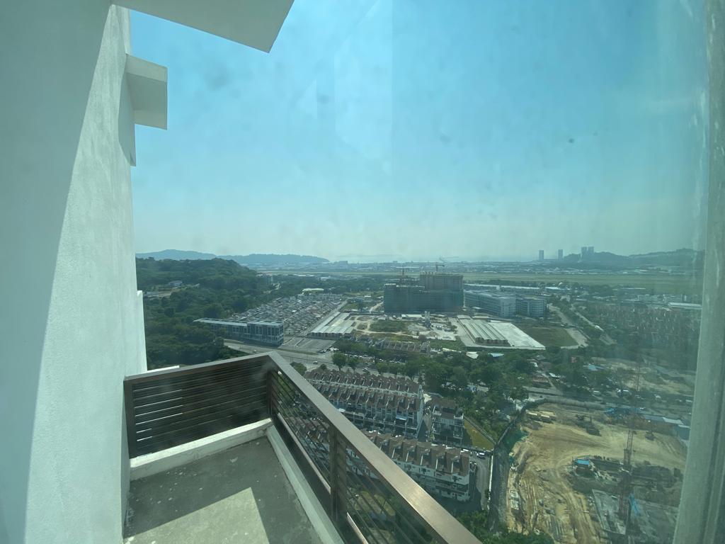 Clovers, 1012sf, High Floor - photo 2