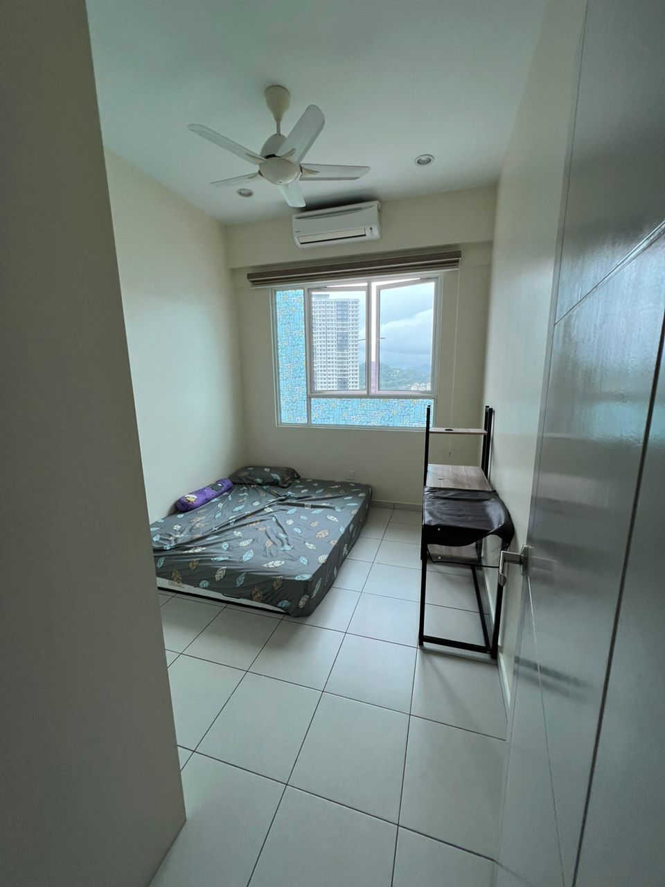 One Imperial, 1180sf - photo 5