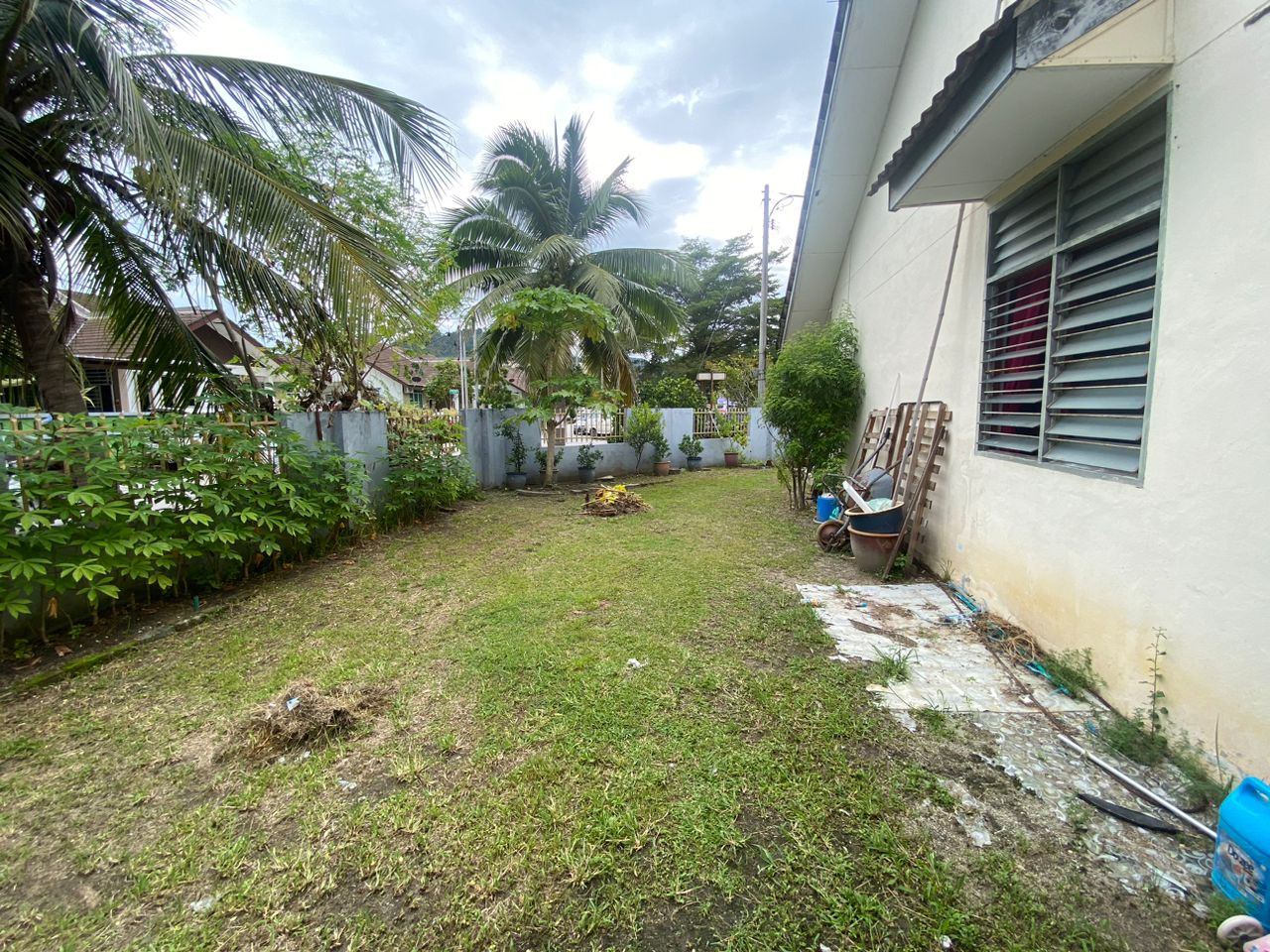 Corner Single Storey Terrace, Sungai Ara, 2600sf - photo 4