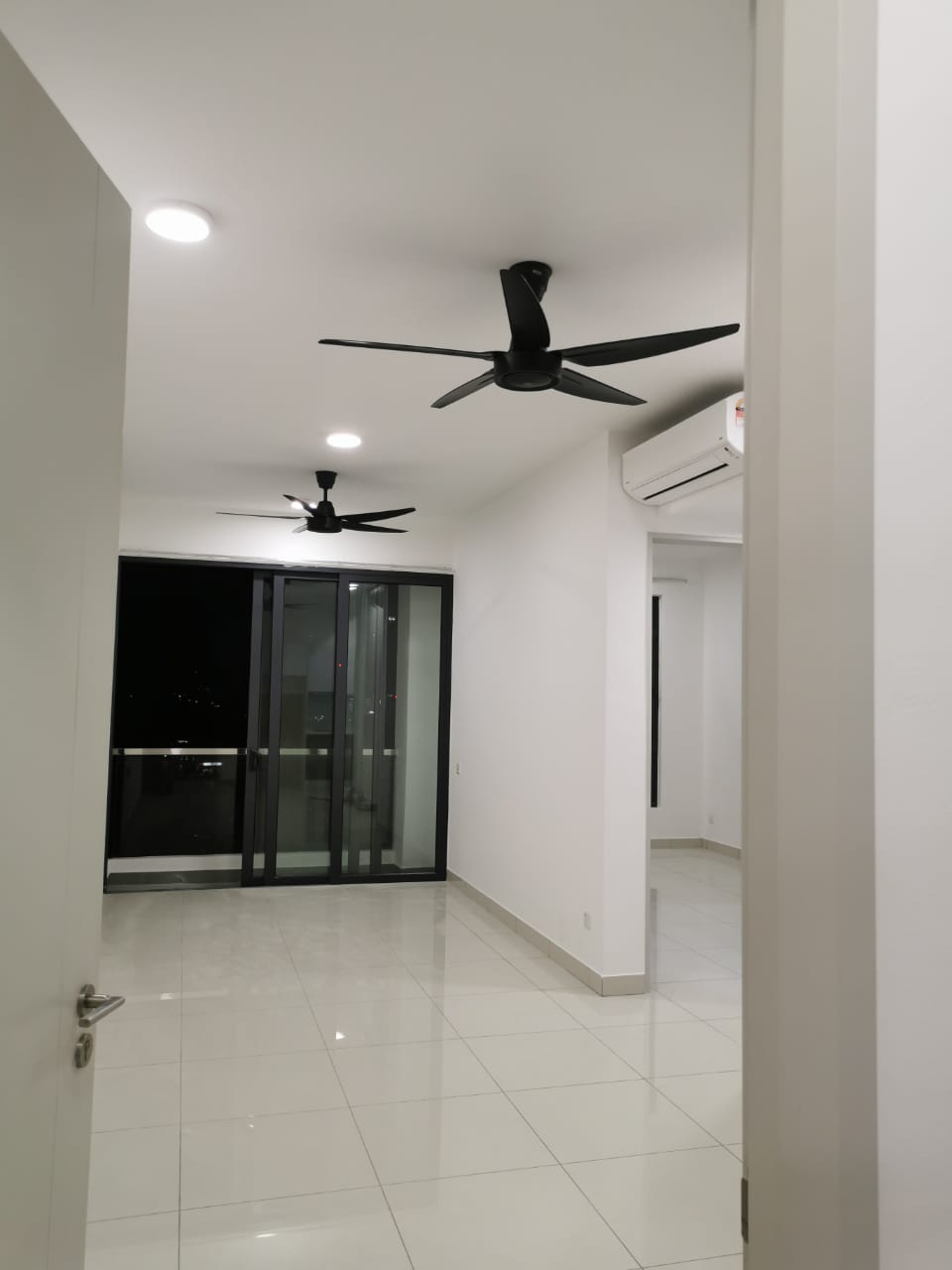 xxx Rent Far East Rm2000 - photo 4