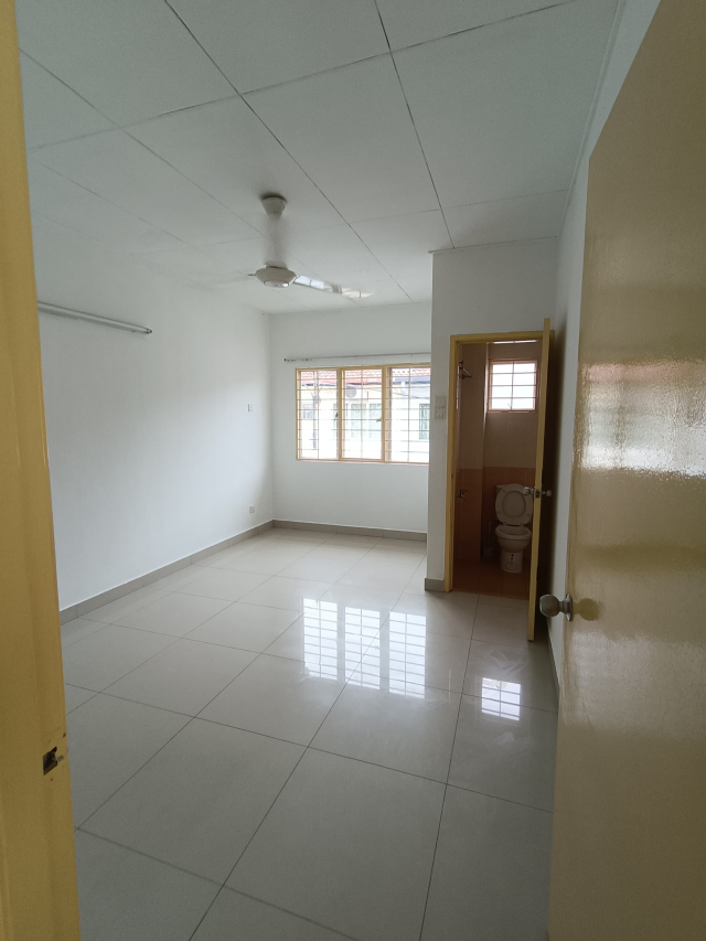 Taman Puchong Utama Landed XX Market 750k - photo 9
