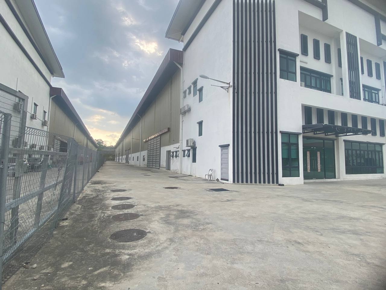 Detached Warehouse Kampung Baru Subang by Emily - photo 3