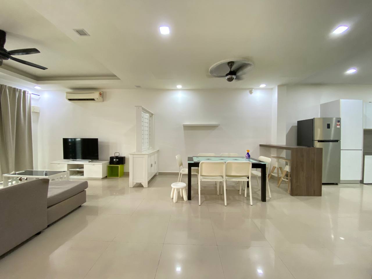 6P2409 3291 Ken Rimba Legian House by Emily